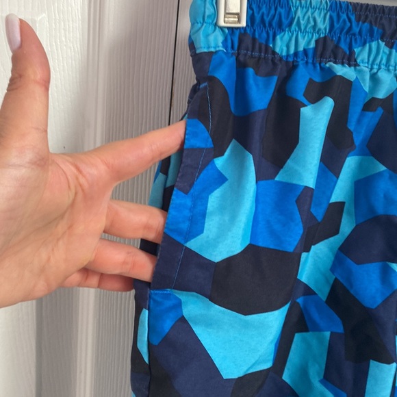 The North Face boys swimwear size L(14-16), multi blue in color - Picture 3 of 8